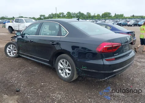 2017 Volkswagen Passat 1.8T S z USA, uszkodzony, nr VIN 1VWAT7A31HC068117